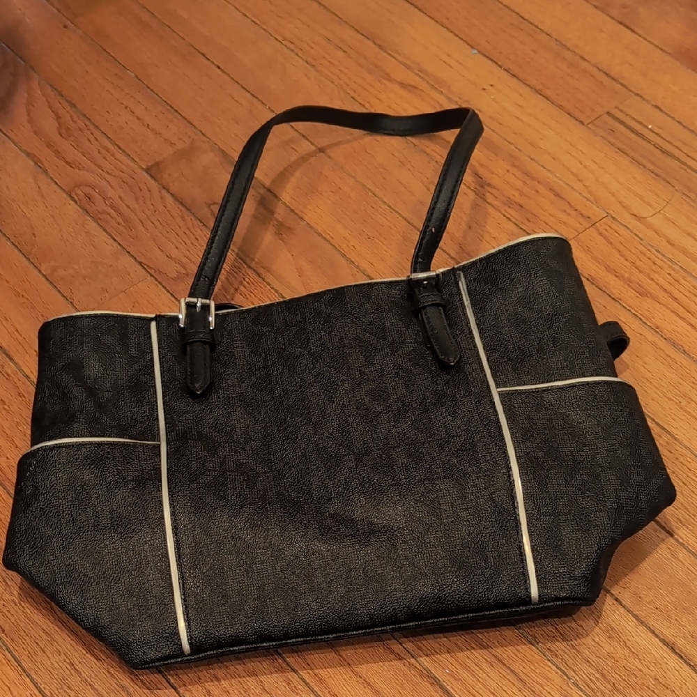 Michael Kors Black and Cream Shoulder Bag